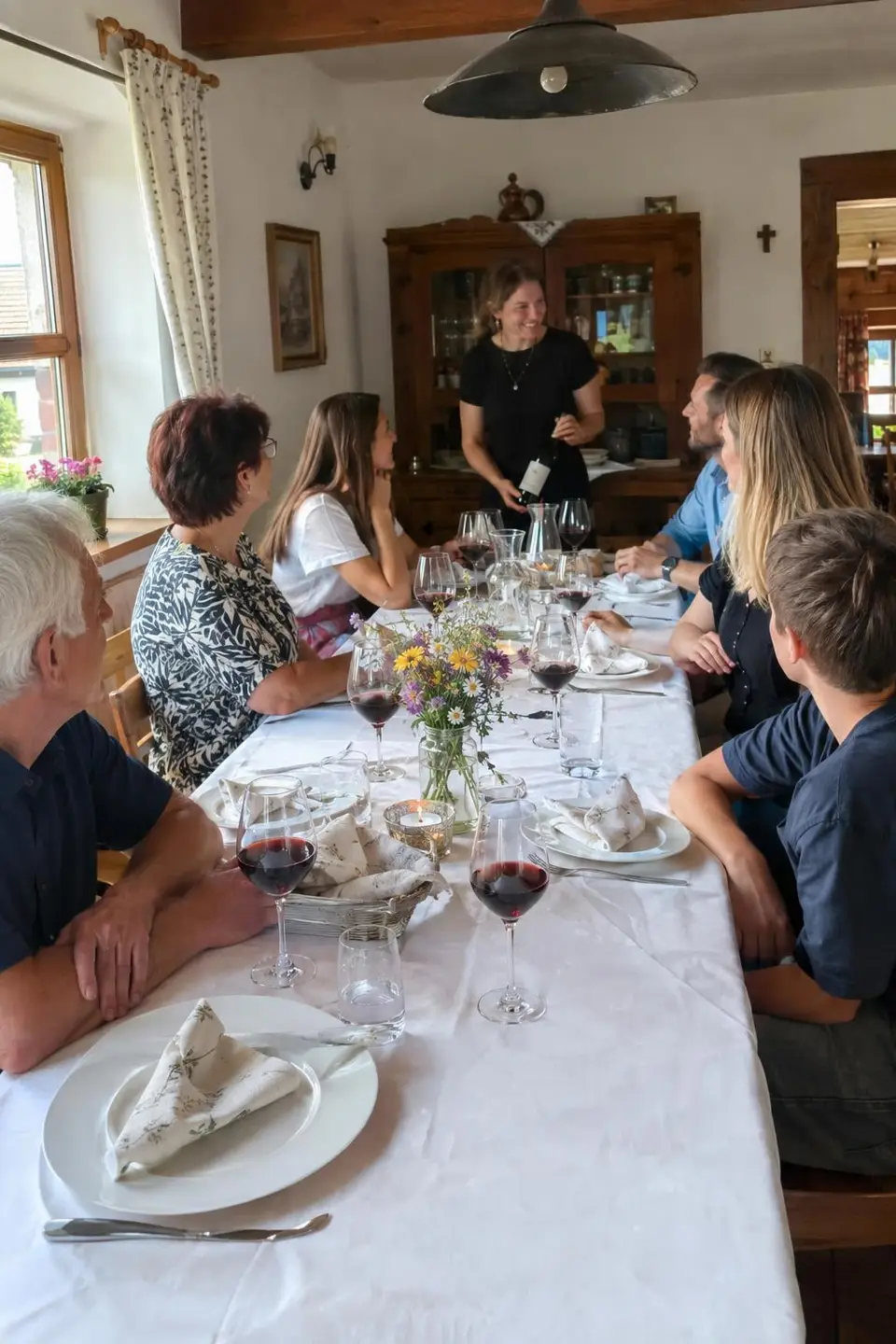 Pogrnjena miza s kozarci vina, pripravljena za praznovanje